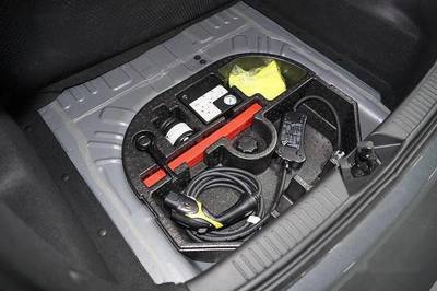 云度π3 E-Shock曜越版震撼上市，補貼后11.98萬元，引領小型電動SUV新風尚
